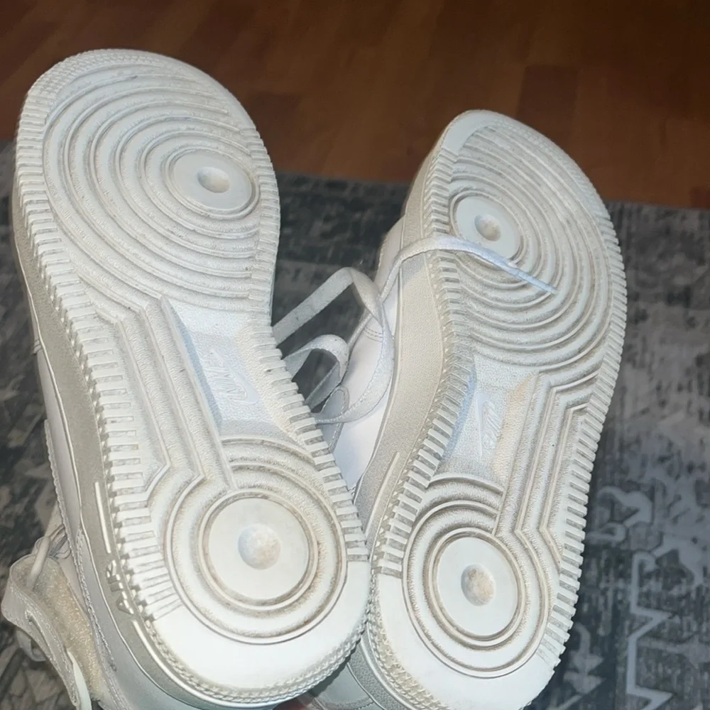 Nike youth Air Force 1 High LE size 7Y